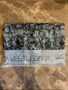 NWT SweetLegs "Rose Above" Leggings - One Size (OS) Floral Print